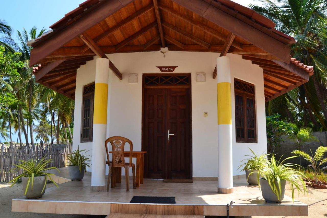 Nirukthie Beach Resort & Restaurant Kalpitiya Eksteriør billede